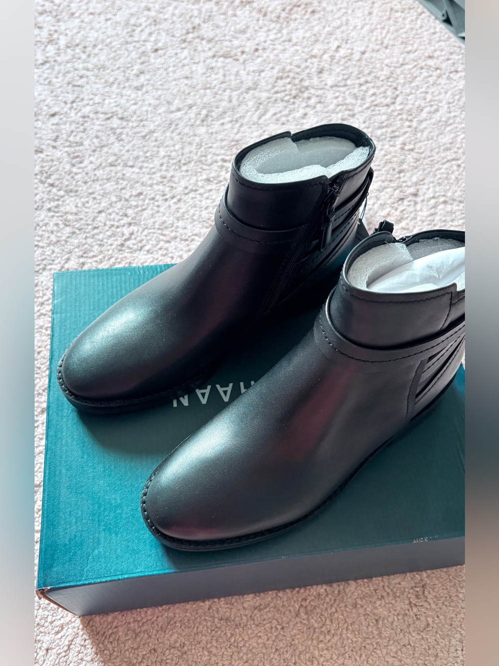 Cole Haan Rosalyn Black Leather ankle boots sizs 5